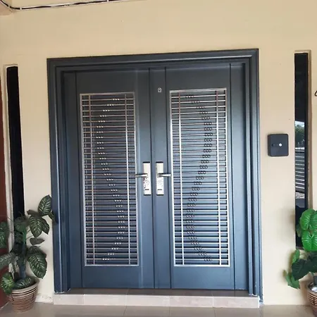 Ninizam Kemaman Cukai Homestay Chukai Exterior photo