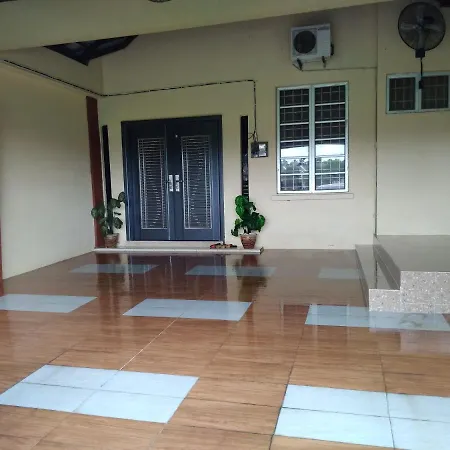 Ninizam Kemaman Cukai Homestay Chukai Exterior photo