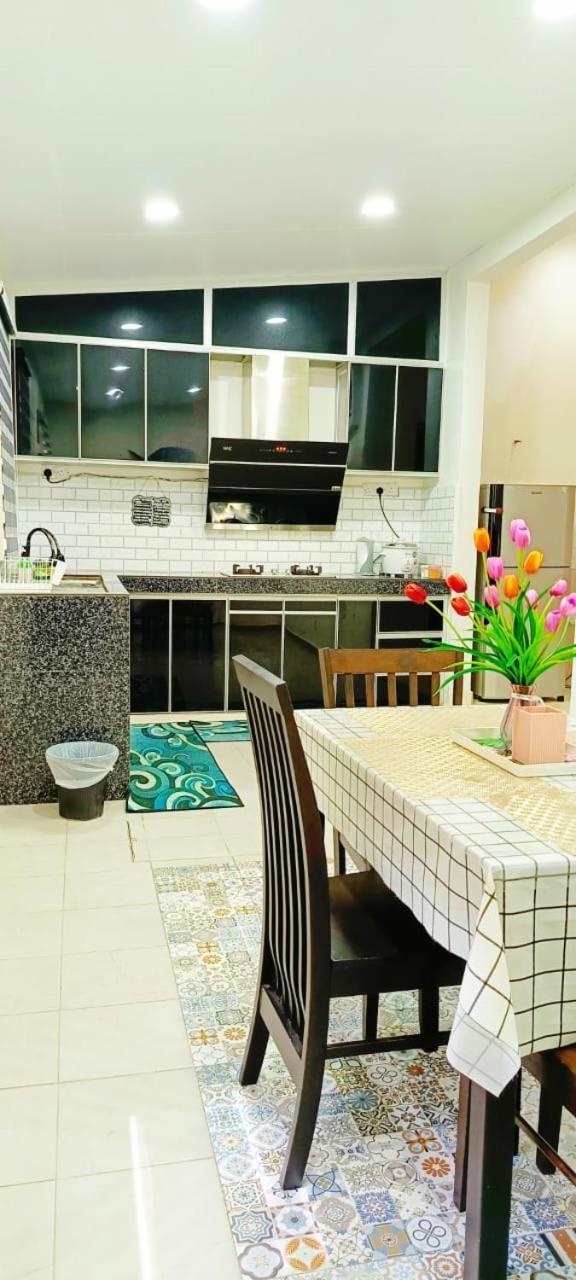 Holiday home Ninizam Kemaman Cukai *